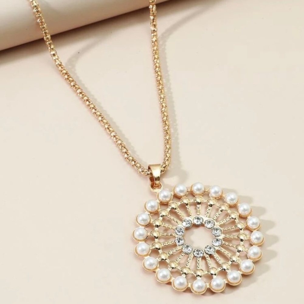 2/$15- Goldtone Faux Pearls Pendant Necklace